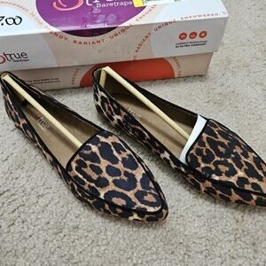 True Barefoot Leopard Pointed Toe Flats Ramelle Size 6 NWB
